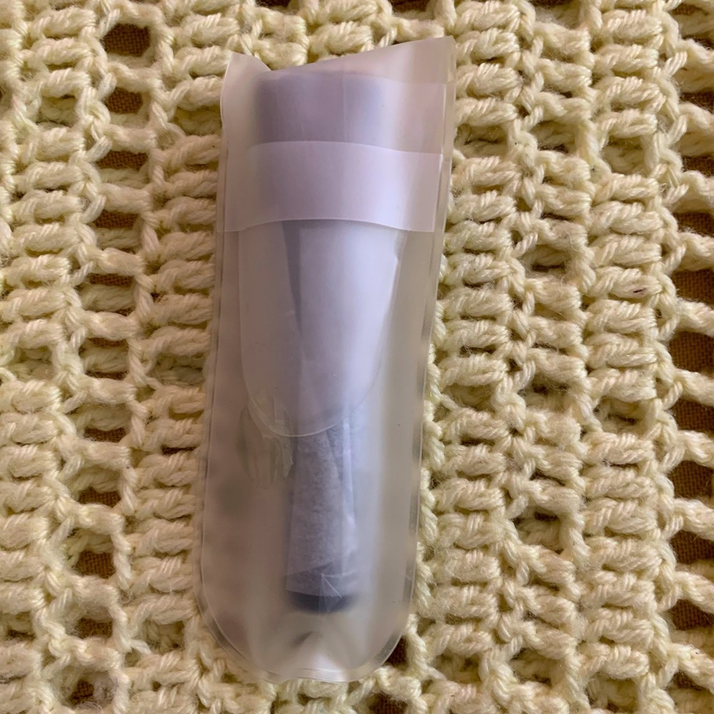 Mary Kay Mineral Foundation Brush NEW in a Frosted White Silicone Travel Case